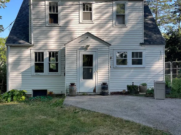 7509 W Hillside Rd, Crystal Lake, IL 60012