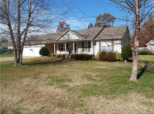 103 E Laurel Dr, Lawrenceburg, TN 38464