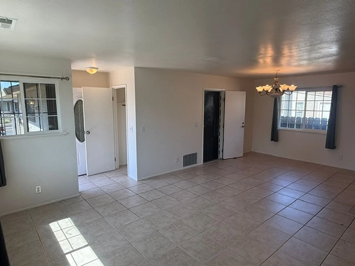 Spacious 3 Bedroom San Pablo Home Available Now!! — Photo 2