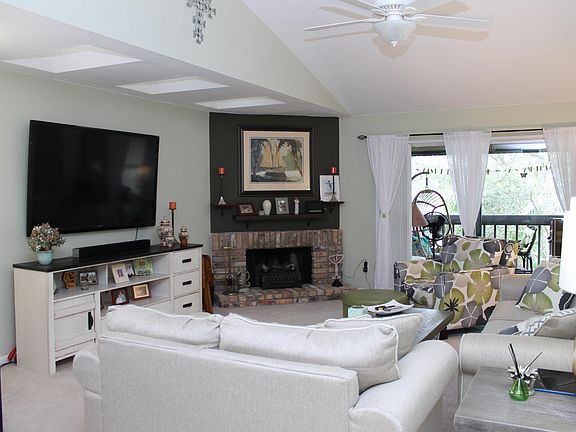 3rd image of 10501 SE Croft Ct APT D-10