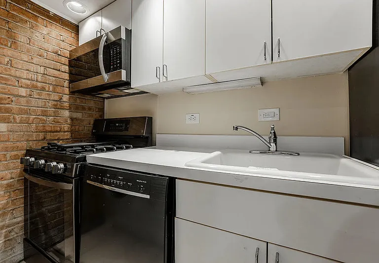 713 W Diversey Pkwy #7 — Photo 2