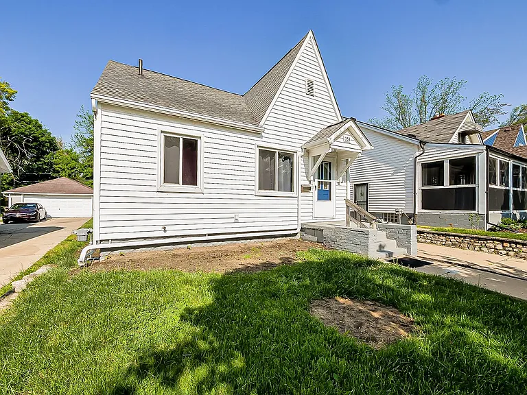 358 S Marshall St — Photo 40