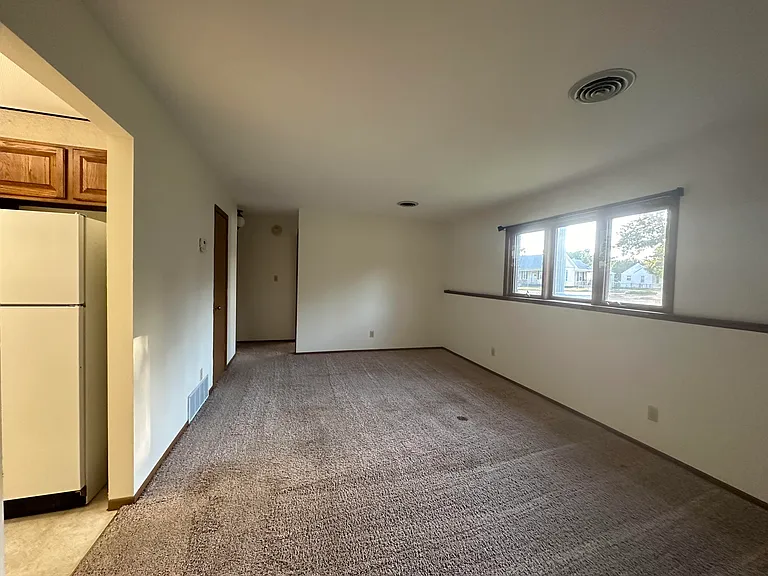 1404 Hubbard St — Photo 3