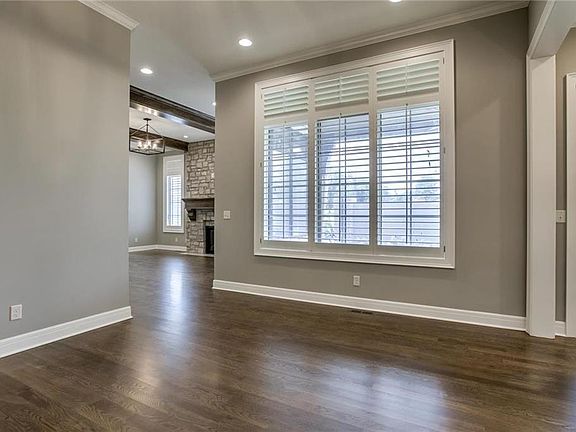 5th image of 9329 Parkside Dr
