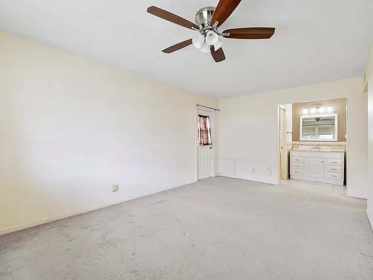 212 High Point Ter W #1 — Photo 3