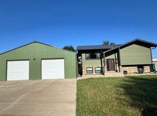210 S Grace St, Chamberlain, SD 57325