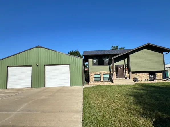 210 S Grace St, Chamberlain, SD 57325