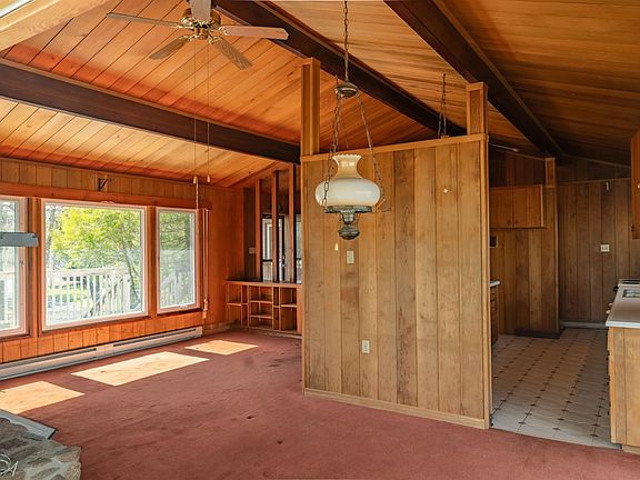 4th image of 144 Silver Birch Dr