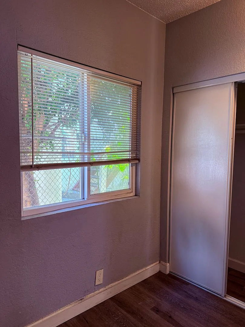 1033 Hoffman Ave in Long Beach — Photo 4
