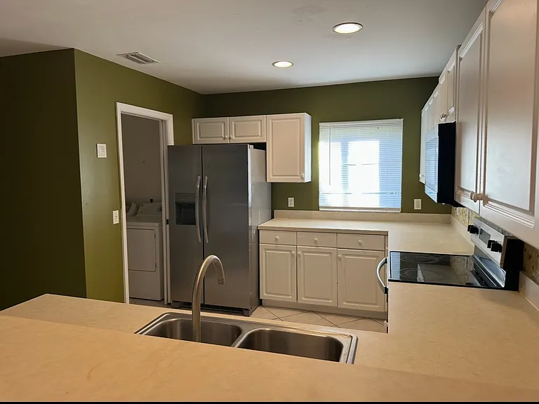 3129 Oceanside St — Photo 12