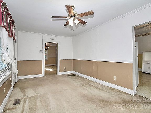 5th image of 907 W 9th Ave