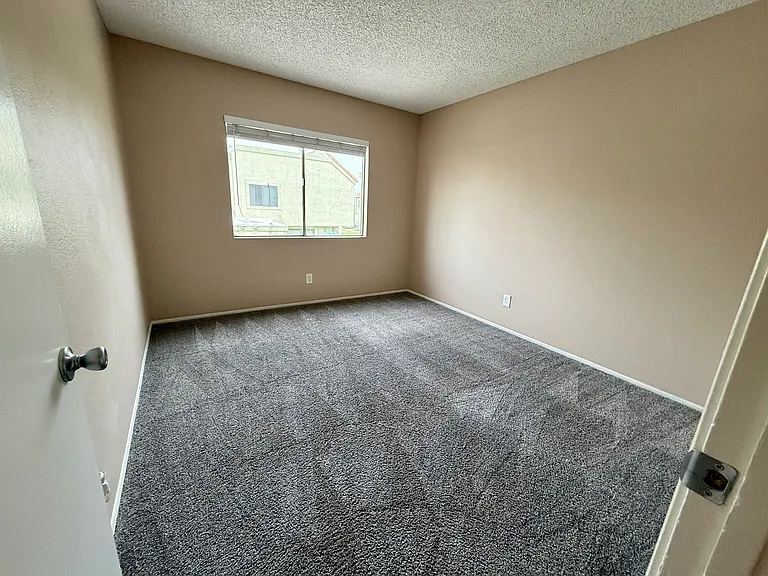 5847 N 48th Dr — Photo 15