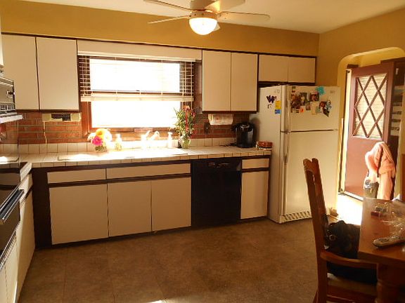 5th image of 10609 Laramie Ave