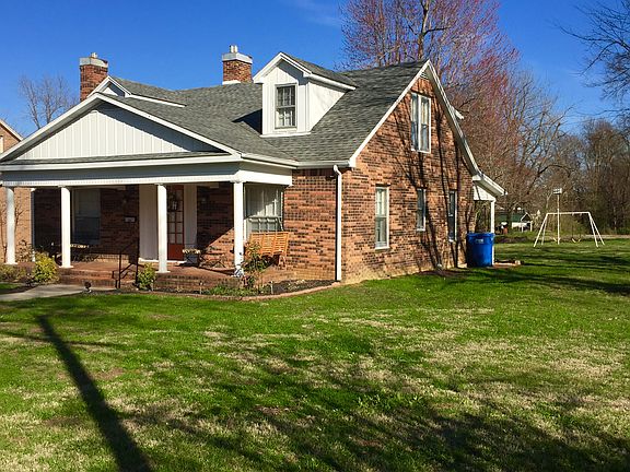 2nd image of 103 Woodlawn Ct