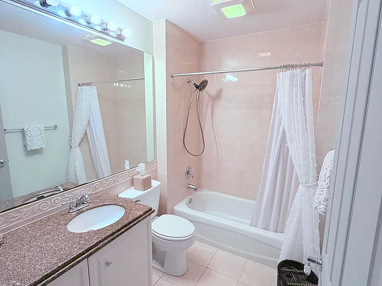 3 Harbour Isle Dr #204 — Photo 16
