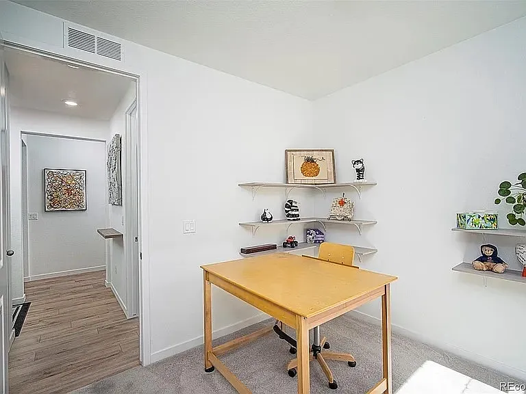 3 bed, 1760 sqft, $2,870 — Photo 2