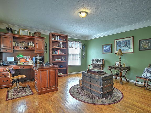 5th image of 188 Southwood Dr