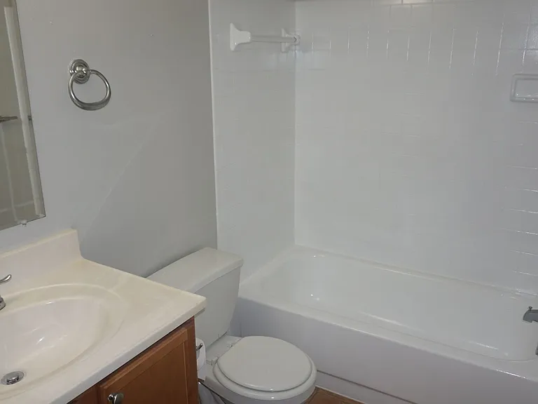 220 Lake Parsons Grn #206 — Photo 8