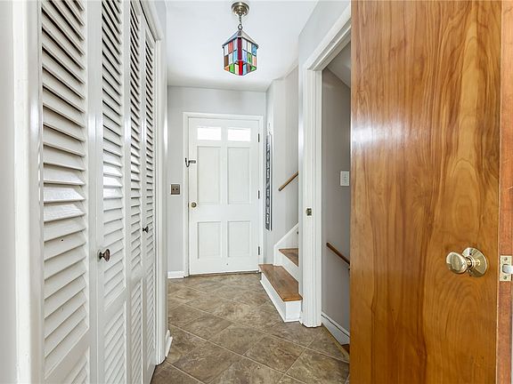 3rd image of 69 Stratton Rd