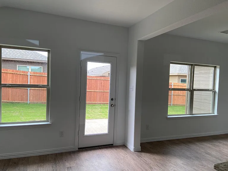 2203 Hanover St — Photo 12