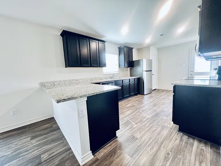520 Locksley Cv — Photo 10