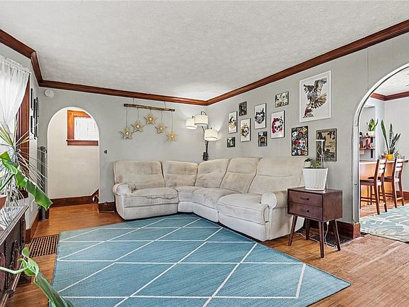 3rd image of 193 Woodcrest Rd
