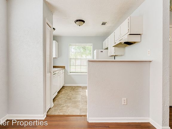 4th image of 1806 Oakwell Ln