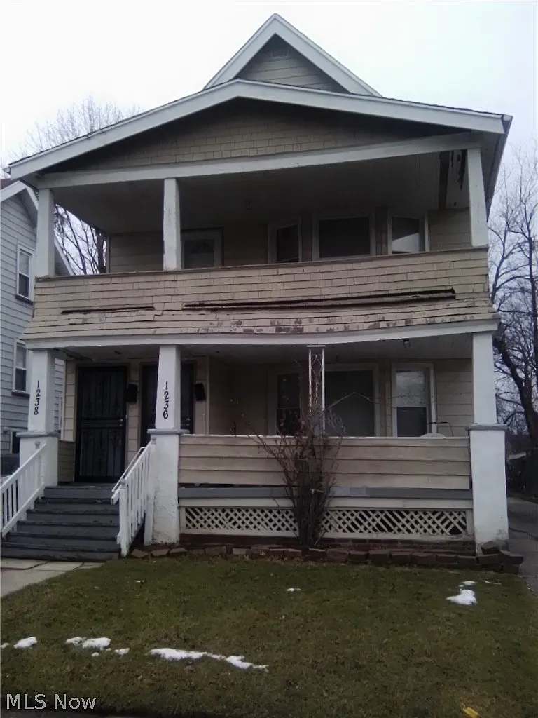 1238 E 145th St photo 1