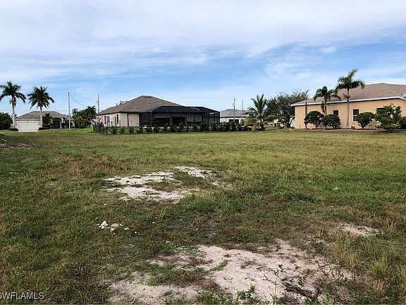 4th image of 700 NW 37th Ave
