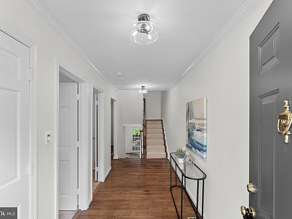 3rd image of 2075 Hopewood Dr