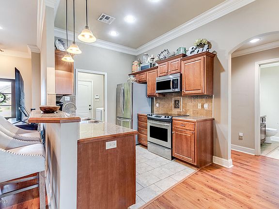 5th image of 302 Braxton Dr
