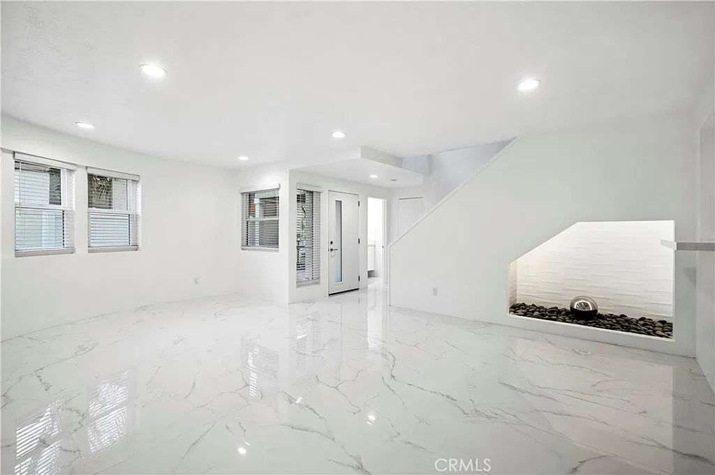 3 bed, 2.5 bath, 1770 sqft, $6,750 — Photo 2