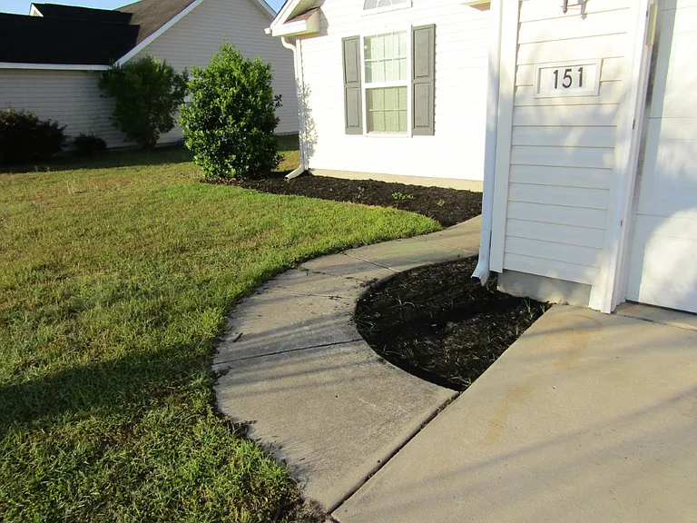 151 Heath Dr — Photo 3