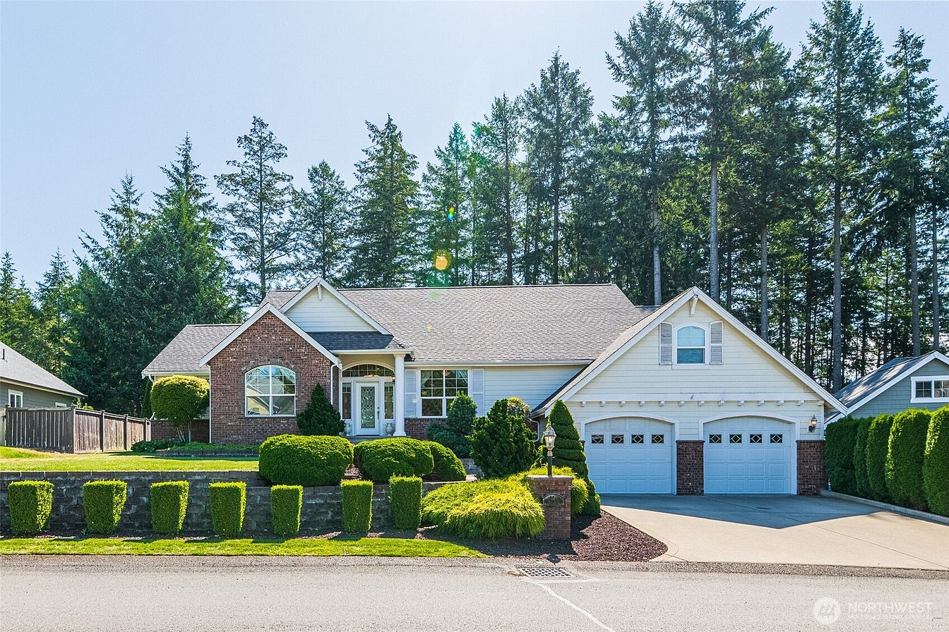 1st image of 724 Alma Lane SE