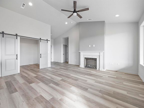 2nd image of 2914 E Helena St