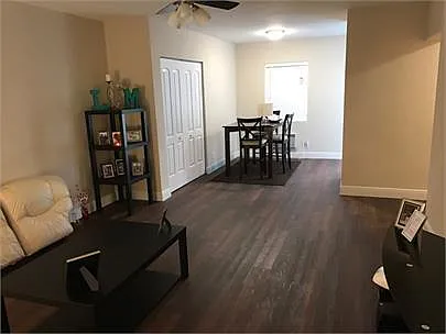 Topanga Canyon - 2255 NE 51st St — Photo 4