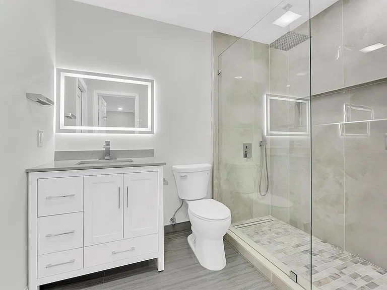 5921 NE 15th Ave — Photo 18