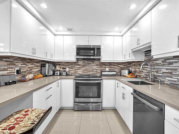 3rd image of 3507 Oaks Way APT 906