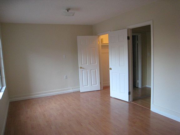 5th image of 652 N Columbus Ave