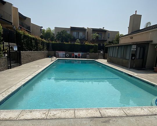 3rd image of 3422 Maricopa St #121