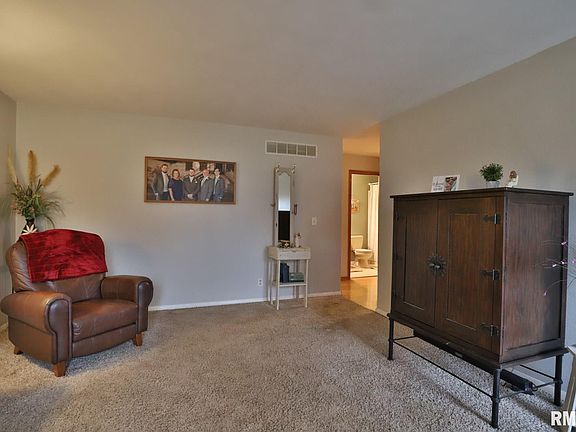 3rd image of 2300 S Julie Ln