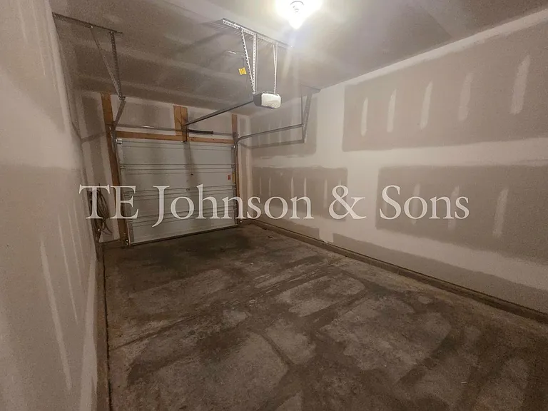 223 Latrobe Ln — Photo 27