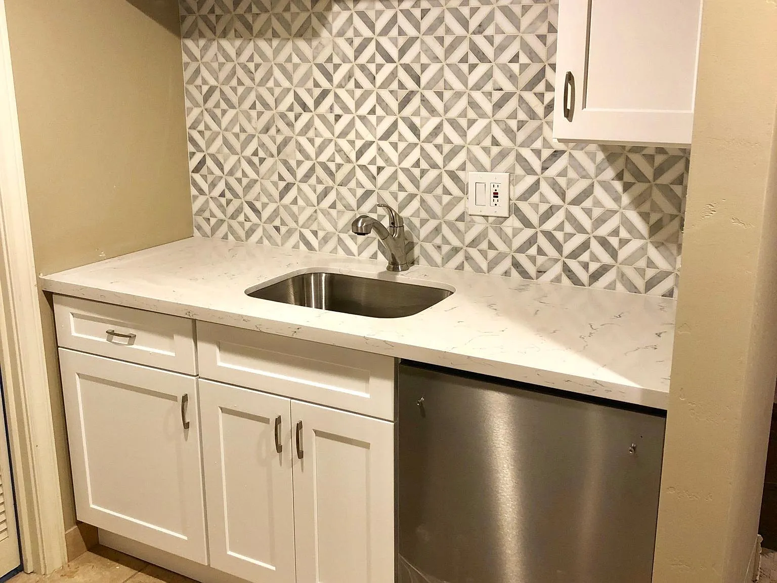1561 E Bryan Ave — Photo 3