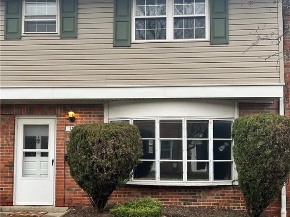 31624 N Marginal Dr APT B, Eastlake, OH 44095