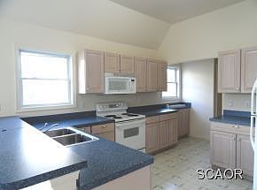 5th image of 379 Lakeside Dr
