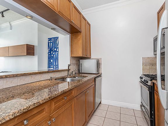 4th image of 474 48th Ave APT 5T