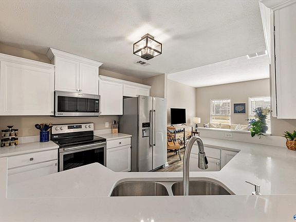5th image of 406 Promenade Dr SW