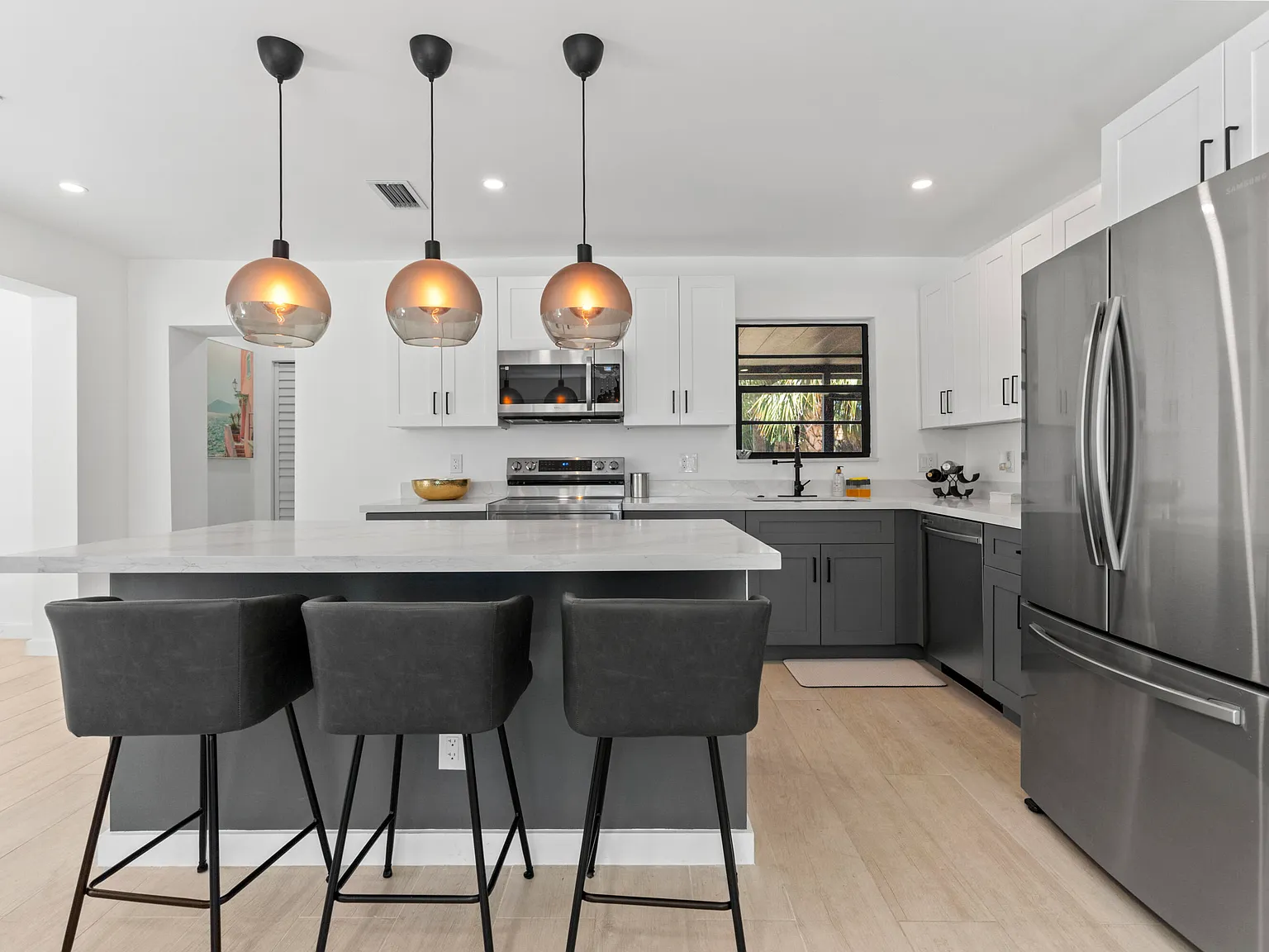2 bed, 2.0 bath, 1204 sqft, $4,250 — Photo 3