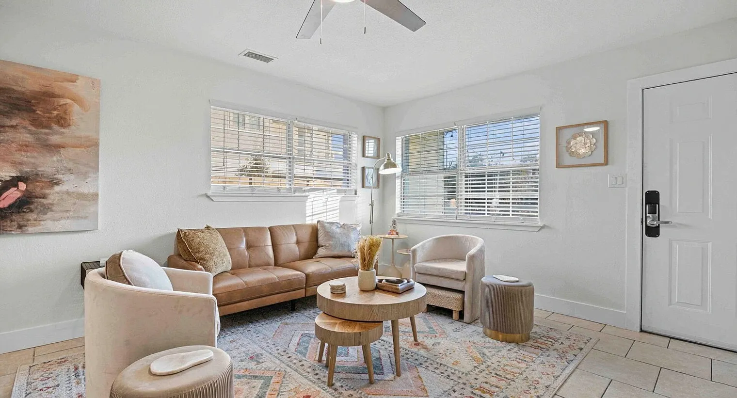 3 bed, 1.0 bath, 16791 sqft, $2,918 — Photo 4