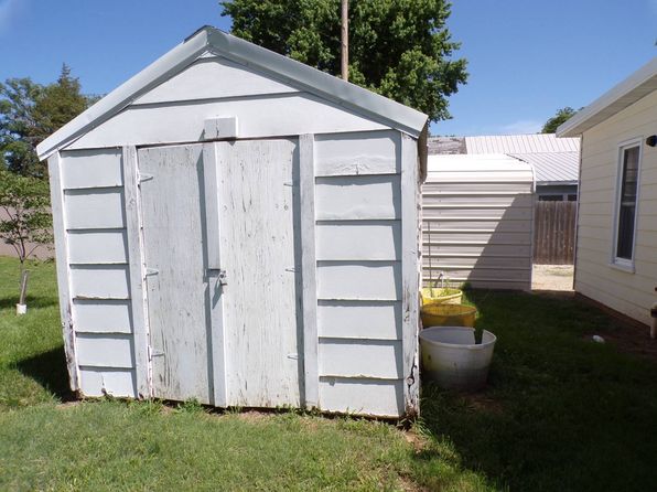 102 W 1st St, Miltonvale, KS 67466